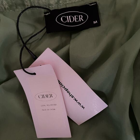 Cider girl in green oversized blazer - Picture 7 of 9